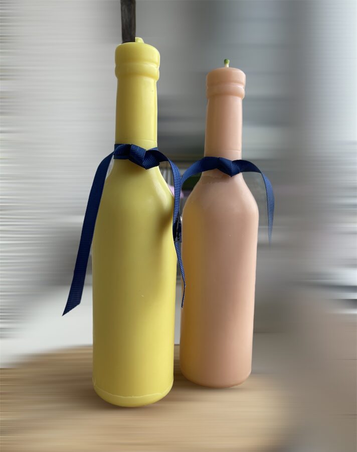 Svece pudeles formā (bez pievienota aromāta)