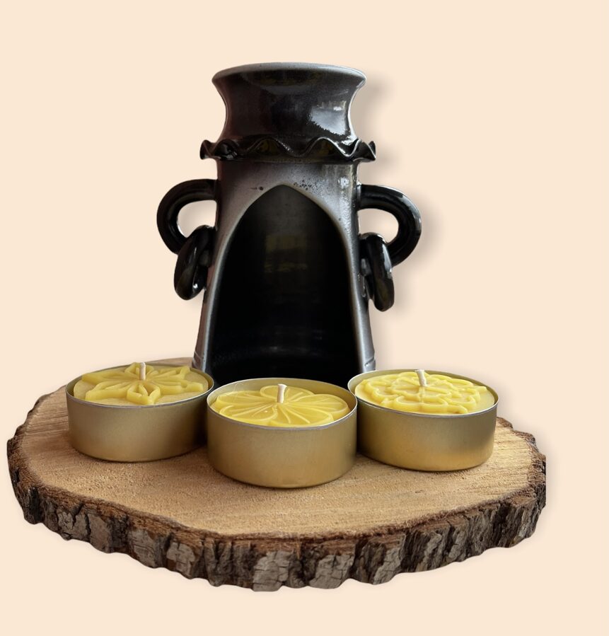 Keramikas svečturis laterna + lielo tējas sveču komplekts kartona kastītē (3.gab)