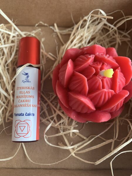 Čakras lotosa svece kopā ar čakras aromrullītis