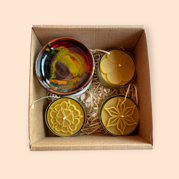 Lielo bišu vaska tējas sveču komplekts ar keramikas trauku Nr.1