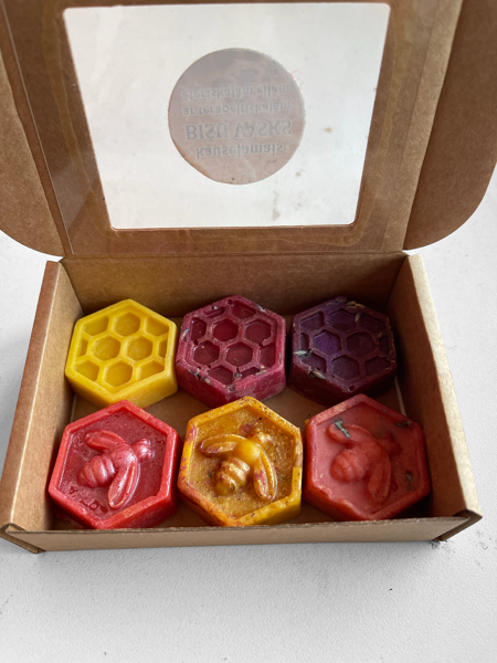 Kausējamie bišu vaska gabaliņi ar ēteriskajām eļļām un dabīgām aromeļļām