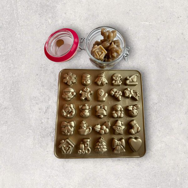 Jaunums - Bišu vaska kausējamās Ziemassvētku figūriņas kopā ar keramikas aromlampu