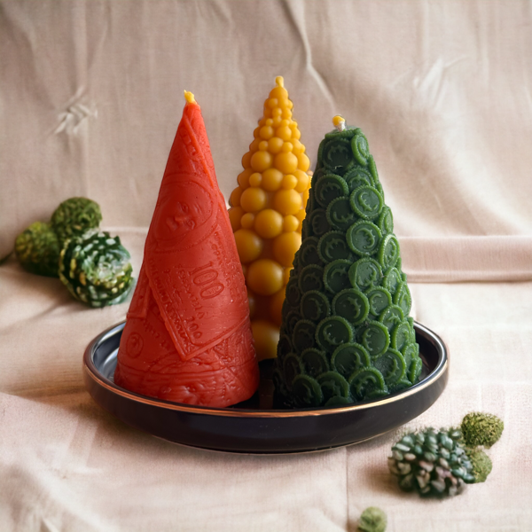 Reiz mežā dzima eglīte - bišu vaska sveču eglīšu komplekts