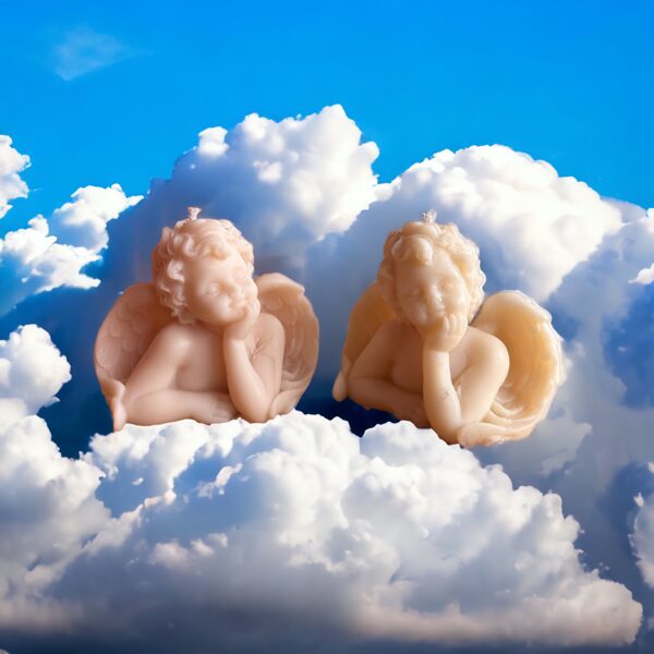 Uz katra pleca pa sarģenģelim