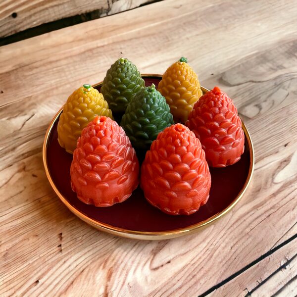 Bišu vaska sveču 4 čiekuru komplekts