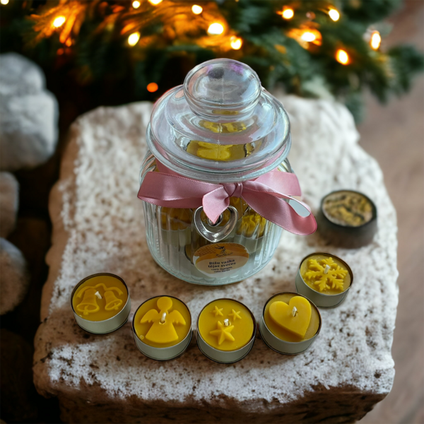 Bišu vaska tējas sveču komplekts stikla traukā ar Ziemassvētku motīviem